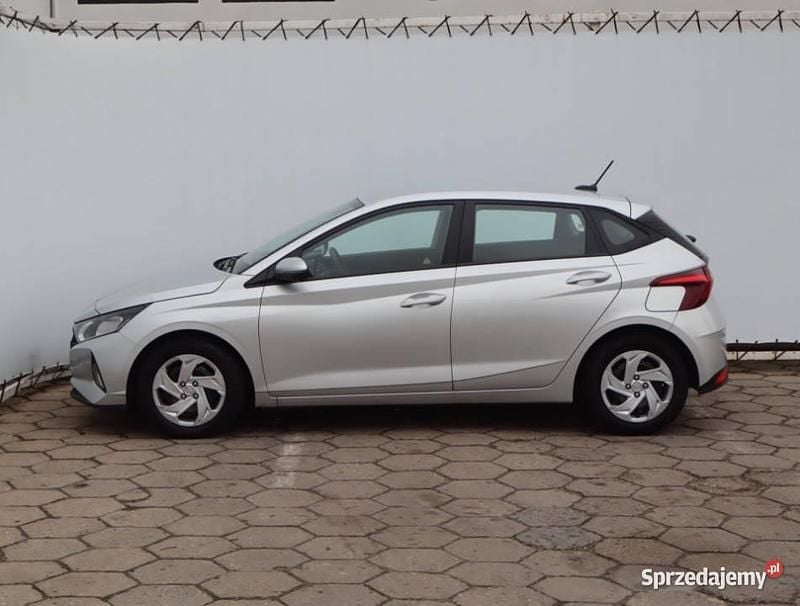 Używany Hyundai i20 84 KM (61 kW) 2022 Srebrny Hatchback