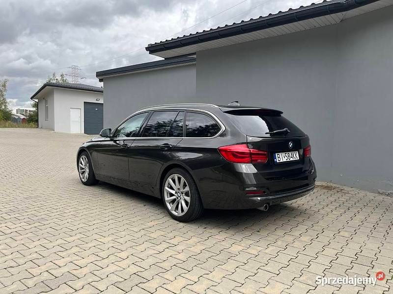 Brązowy Używany 2017 BMW 318 Luxury Line Kombi | 49 900 zł (Uczciwa cena) - Obraz 1/4