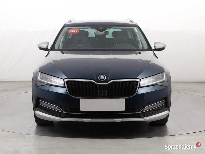 Niebieski Używany 2020 Skoda Superb Kombi | 97 999 zł (Drogi) - Obraz 1/4