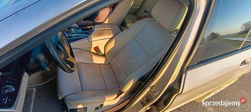 Używany BMW 520 184 KM (135 kW) 2011 Złoty Kombi