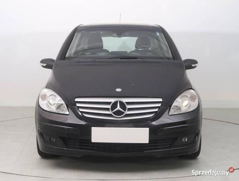 Czarny Używany 2005 Mercedes B180 Minivan | 4499 zł (Uczciwa cena) - Obraz 1/4
