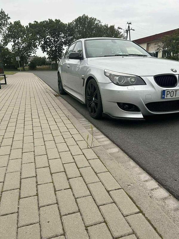 Srebrny Używany 2007 BMW 525 Sedan/Limuzyna | 24 500 zł (Drogi) - Obraz 1/4