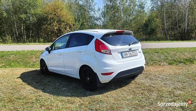 Biały Używany 2016 Ford Fiesta Hatchback | 21 000 zł (Uczciwa cena) - Obraz 1/4