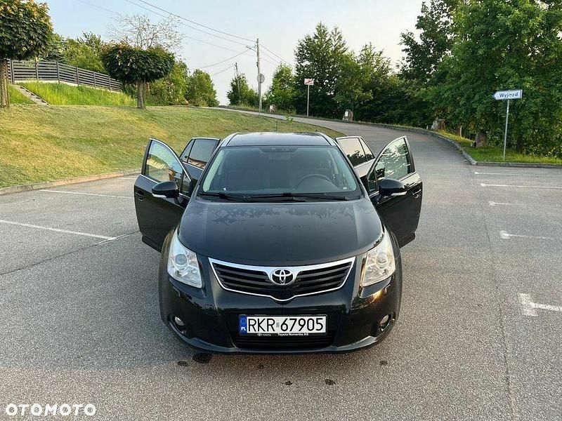 Czarny Używany 2010 Toyota Avensis Premium Kombi | 27 900 zł (Dość drogi) - Obraz 1/4