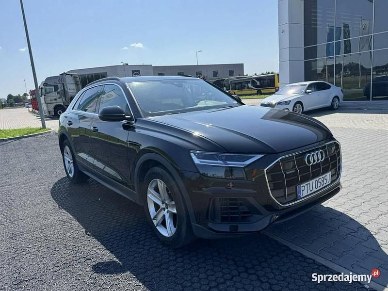 Używany Audi Q8 Ambiente 340 KM (250 kW) 2022 Czarny SUV
