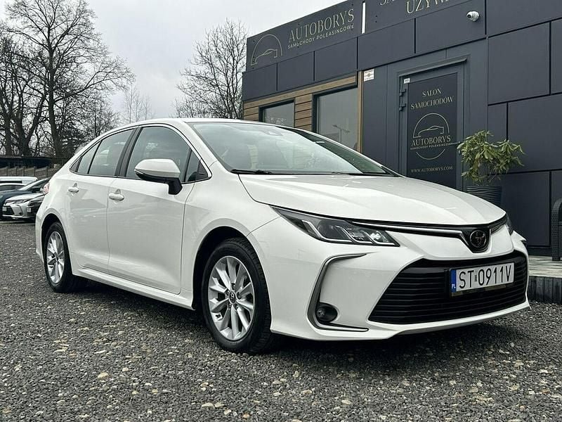 Używany Toyota Corolla 125 KM (91 kW) 2022 Biały (metalik) Sedan/Limuzyna