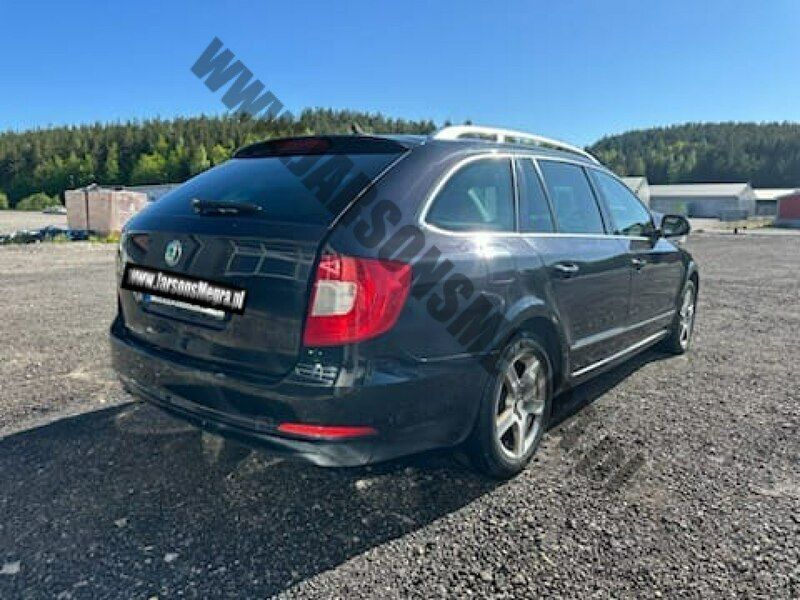 Używany Skoda Superb 170 KM (125 kW) 2011 Czarny Kombi
