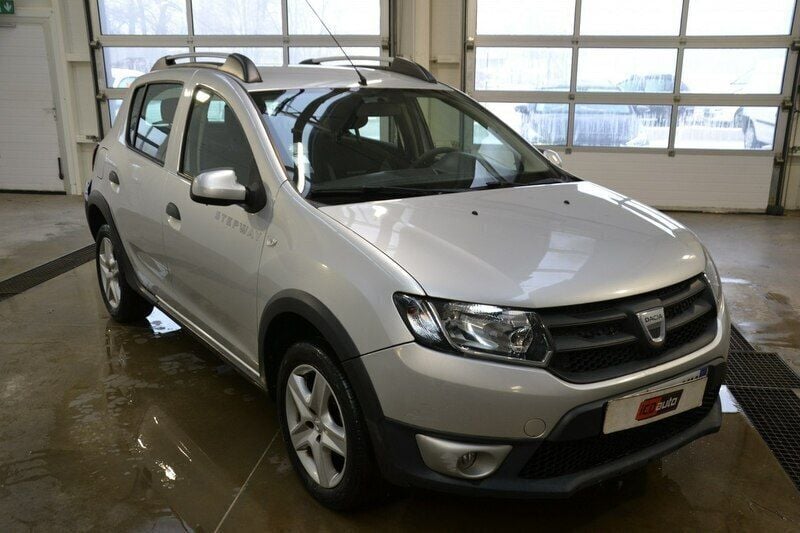 Srebrny Używany 2015 Dacia Sandero Stepway Hatchback | 9500 zł - Obraz 1/4
