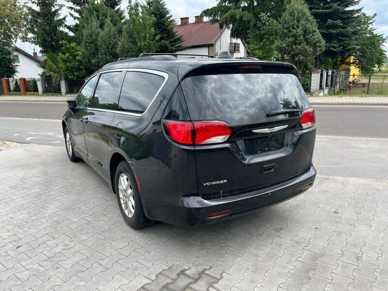 Czarny (metalik) Używany 2020 Chrysler Pacifica SUV | 46 900 zł - Obraz 1/4