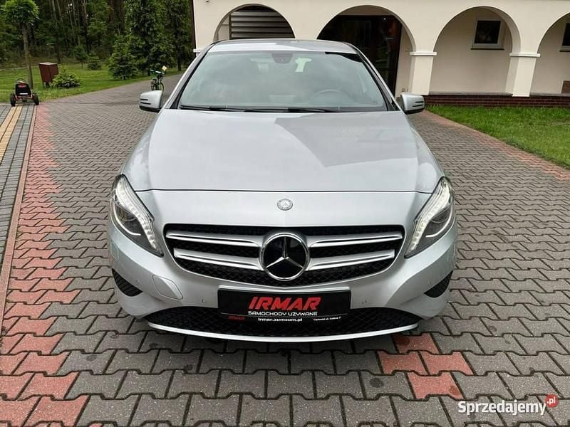 Srebrny Używany 2014 Mercedes A180 Sedan/Limuzyna | 44 000 zł (Uczciwa cena) - Obraz 1/4