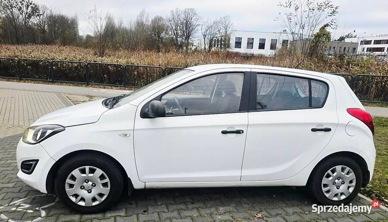 Biały Używany 2014 Hyundai i20 Hatchback | 14 500 zł (Uczciwa cena) - Obraz 1/4