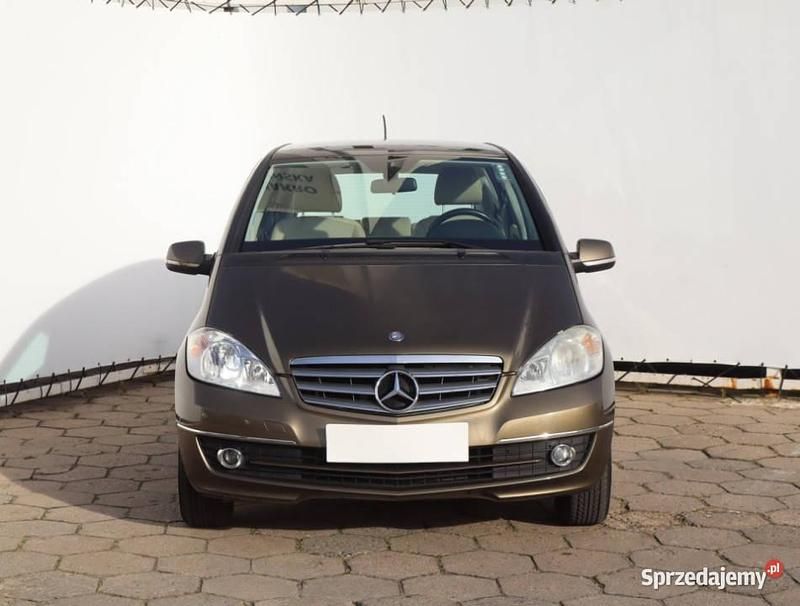 Brązowy Używany 2010 Mercedes A160 Hatchback | 17 999 zł (Uczciwa cena) - Obraz 1/4