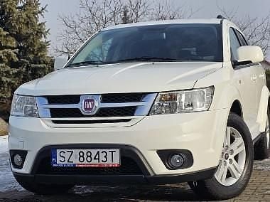 Biały Używany 2015 Fiat Freemont SUV | 41 900 zł (Uczciwa cena) - Obraz 1/4