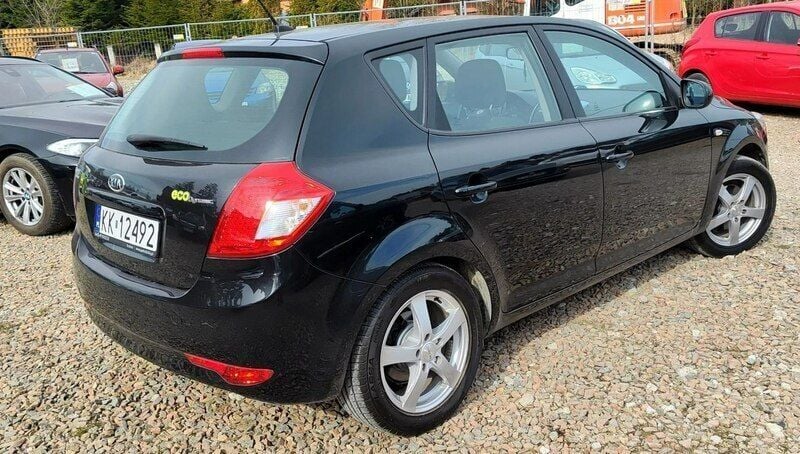 Używany Kia Ceed 109 KM (80 kW) 2011 Czarny (metalik) Hatchback