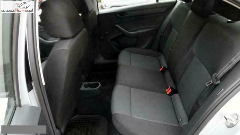 Używany Skoda Rapid 75 KM (55 kW) 2013 Srebrny (metalik) Sedan/Limuzyna