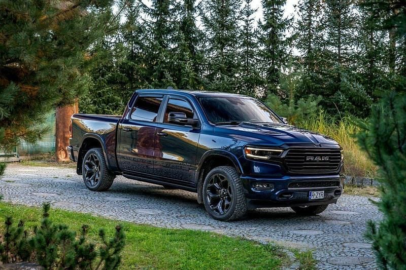 Używany RAM 1500 395 KM (290 kW) 2024 Niebieski ciemny (metalik) Pickup