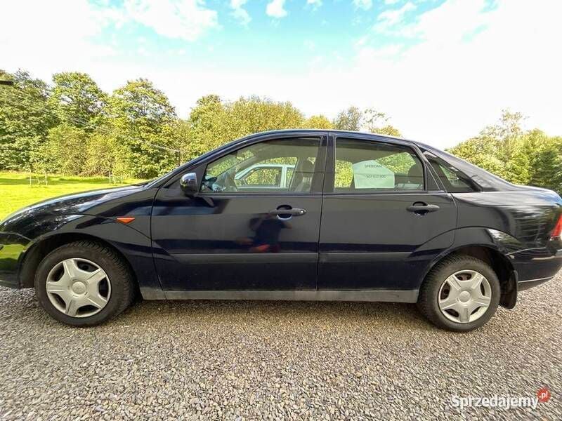 Granatowy Używany 2004 Ford Focus Sedan/Limuzyna | 2999 zł (Uczciwa cena) - Obraz 1/3