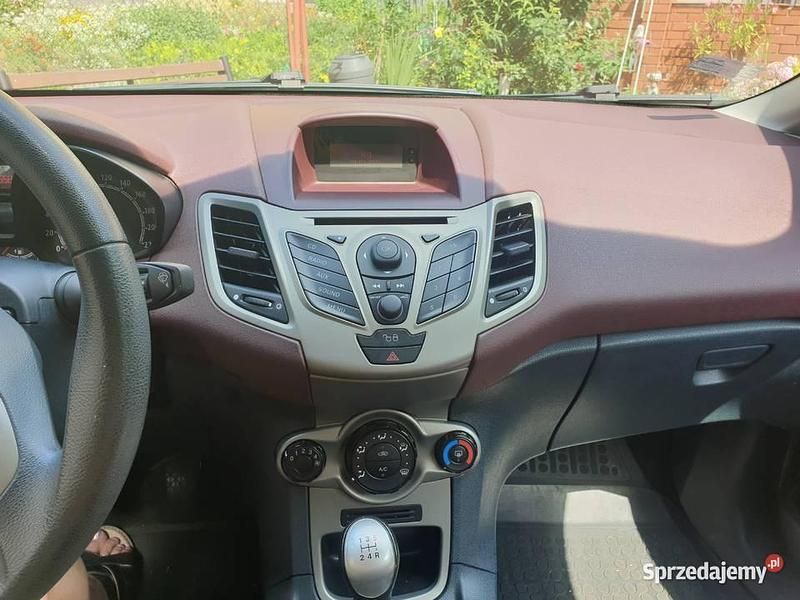 Używany Ford Fiesta 2009 Wiśniowy Hatchback