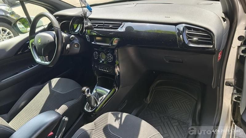 Używany Citroën DS3 2013 Srebrny Hatchback