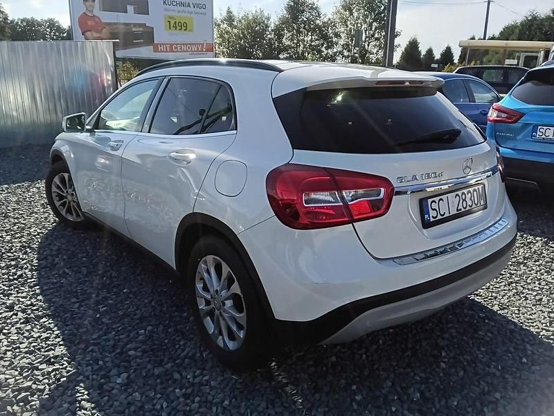 Używany Mercedes GLA180 110 KM (80 kW) 2015 Biały SUV