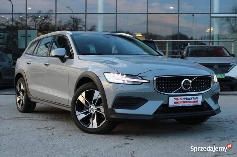 Używany Volvo V60 CC 2024 Kombi