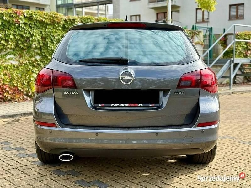 Używany Opel Astra 160 KM (117 kW) 2010 Szary Kombi