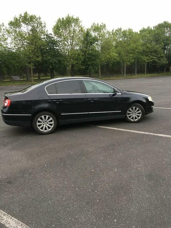Czarny Używany 2010 VW Passat Sedan/Limuzyna | 22 000 zł (Uczciwa cena) - Obraz 1/4
