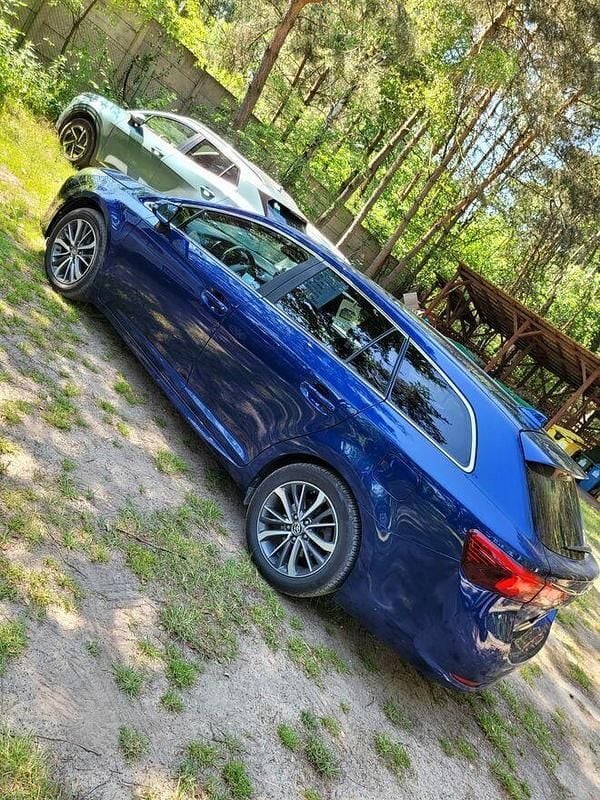 Używany Toyota Avensis Premium 147 KM (108 kW) 2016 Niebieski Kombi