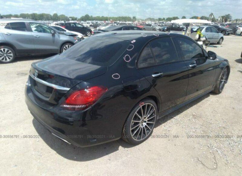 Używany Mercedes C300 255 KM (187 kW) 2019 Czarny Sedan/Limuzyna