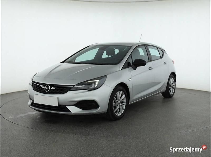 Używany Opel Astra 2021 Srebrny Hatchback