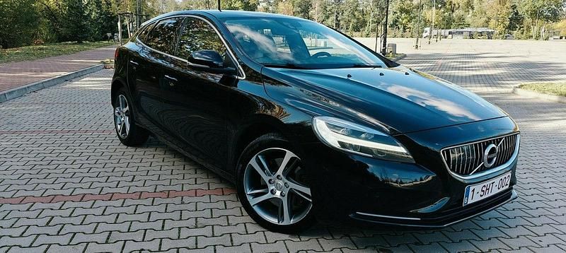 Czarny (metalik, perła) Używany 2017 Volvo V40 Inscription Kombi | 47 900 zł (Uczciwa cena) - Obraz 1/4