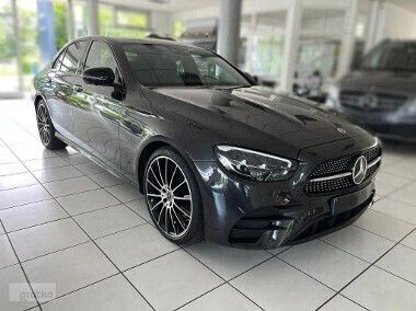 Czarny Używany 2022 Mercedes E220 AMG Sedan/Limuzyna | 289 999 zł - Obraz 1/4