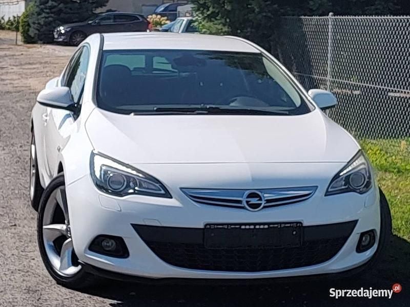 Używany Opel Astra GTC 2013 Biały Coupe