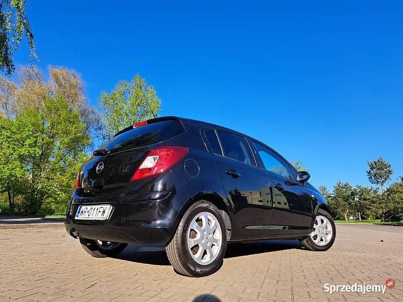 Używany Opel Corsa 2011 Czarny Sedan/Limuzyna