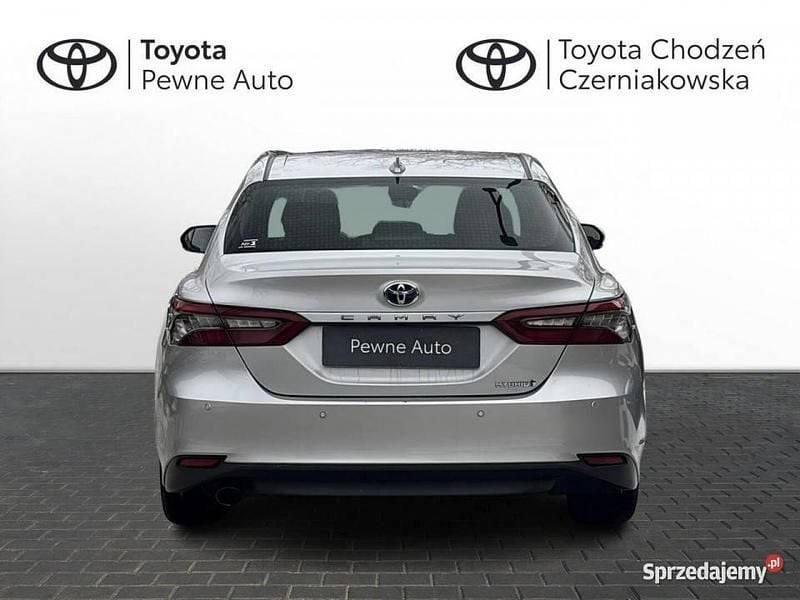 Używany Toyota Camry Executive 218 KM (160 kW) 2023 Srebrny Sedan/Limuzyna