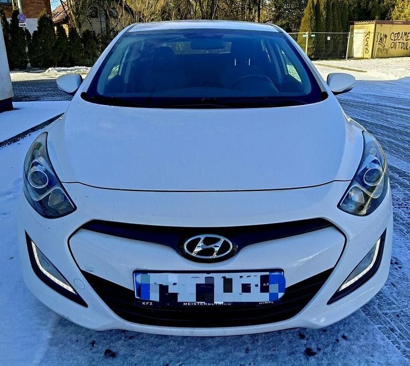 Używany Hyundai i30 90 KM (66 kW) 2012 Biały Hatchback