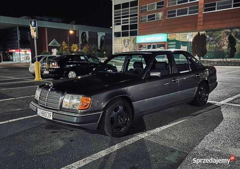 Używany 1993 Mercedes E280 | 26 500 zł - Obraz 1/4