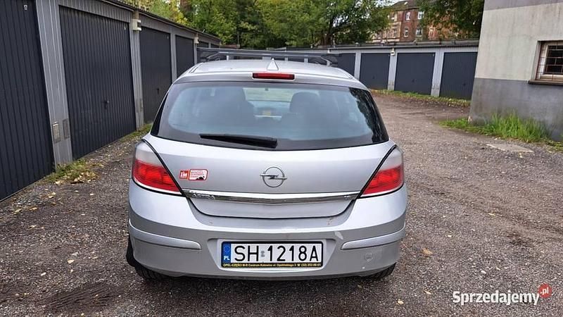 Srebrny Używany 2007 Opel Astra Hatchback | 8700 zł (Dość drogi) - Obraz 1/4