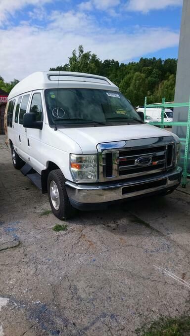 Biały Używany 2009 Ford Econoline Van | 75 500 zł - Obraz 1/3