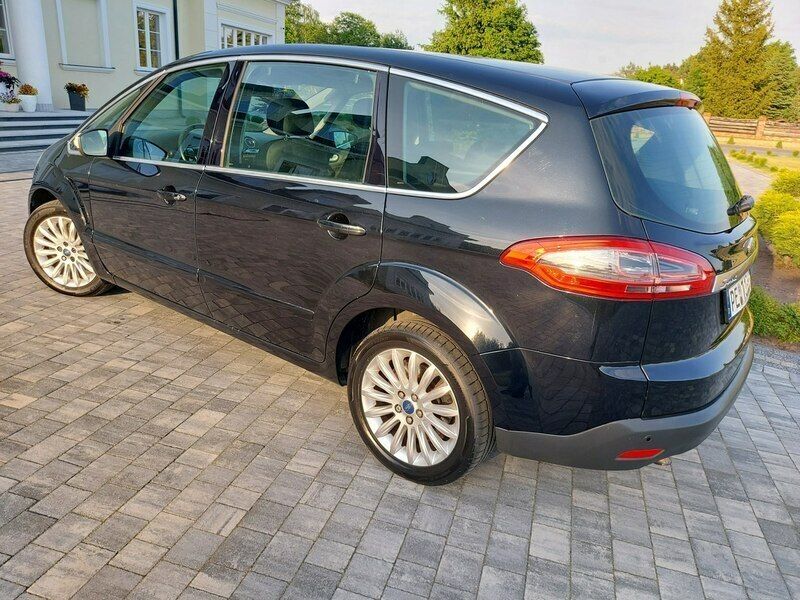 Używany Ford S-MAX S 140 KM (102 kW) 2011 Czarny (metalik) Minivan