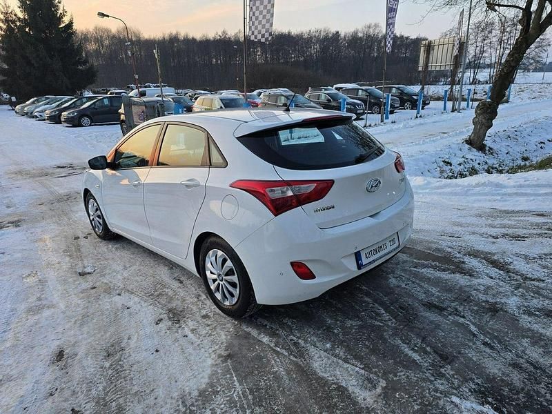 Używany Hyundai i30 99 KM (72 kW) 2014 Biały Hatchback