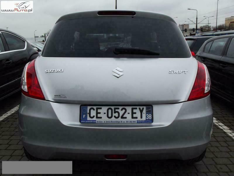 Używany Suzuki Swift GLX 92 KM (67 kW) 2012 Srebrny metalic Hatchback