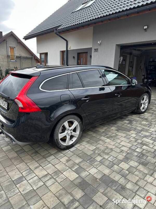 Czarny Używany 2012 Volvo V60 R-Design Kombi | 27 000 zł (Super Cena) - Obraz 1/4