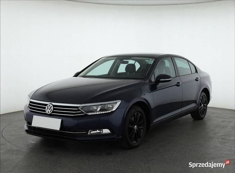 Używany VW Passat 2017 Niebieski Sedan/Limuzyna