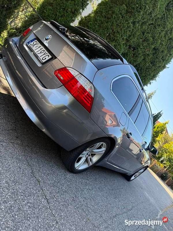 Używany BMW 520 2010 Srebrny Kombi