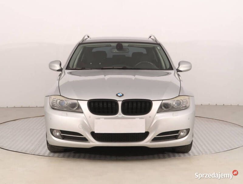 Srebrny Używany 2009 BMW 318 Kombi | 17 999 zł (Uczciwa cena) - Obraz 1/4