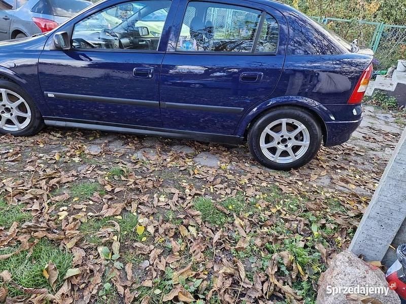 Granatowy Używany 2003 Opel Astra Hatchback | 4900 zł (Uczciwa cena) - Obraz 1/4