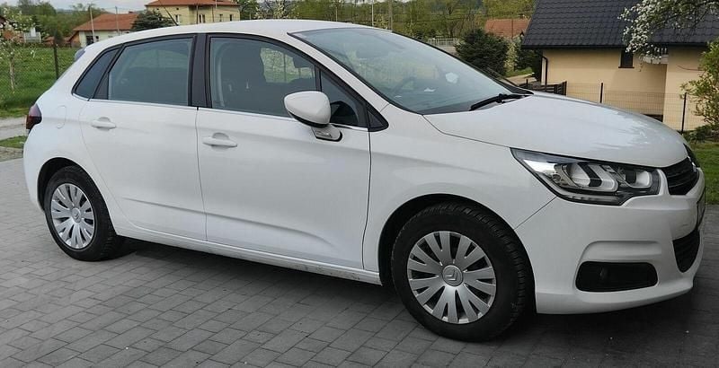 Biały Używany 2017 Citroën C4 PureTech Hatchback | 29 500 zł (Super Cena) - Obraz 1/4