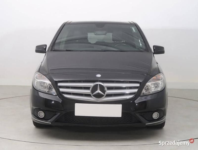 Czarny Używany 2012 Mercedes B180 Minivan | 39 999 zł (Uczciwa cena) - Obraz 1/4