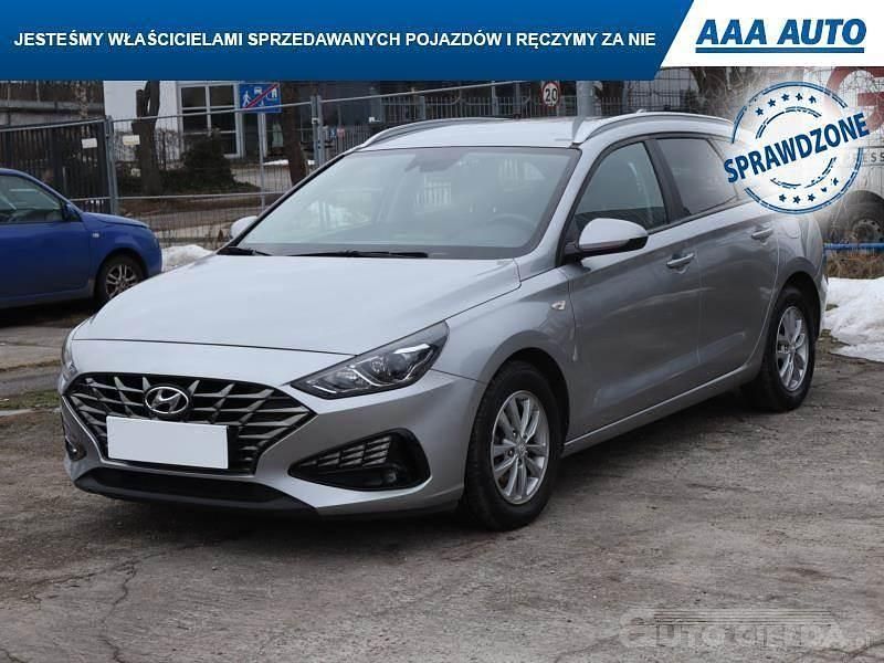 Używany Hyundai i30 120 KM (88 kW) 2022 Srebrny